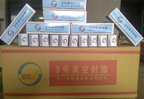 本產(chǎn)品是由潤(rùn)滑油基礎(chǔ)油經(jīng)精餾、稠化并加入適量的添加劑，再經(jīng)后處理后制得。本產(chǎn)品主要用作真空系統(tǒng)的活動(dòng)部分和可拆卸部分的密封和潤(rùn)滑。1、2、3號(hào)適用于30℃條件下使用，4號(hào)最高使用溫度可達(dá)120℃，可用