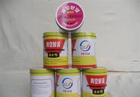 本產(chǎn)品是由潤(rùn)滑油基礎(chǔ)油經(jīng)精餾、深度處理、調(diào)合并經(jīng)后處理工序制得。本產(chǎn)品用作真空冶煉、真空噴涂、電子管制造和原子能工業(yè)等真空設(shè)備的固定接頭、經(jīng)常需要拆卸部分的密封或系統(tǒng)中有可疑泄漏點(diǎn)時(shí)的暫時(shí)性密封。按規(guī)